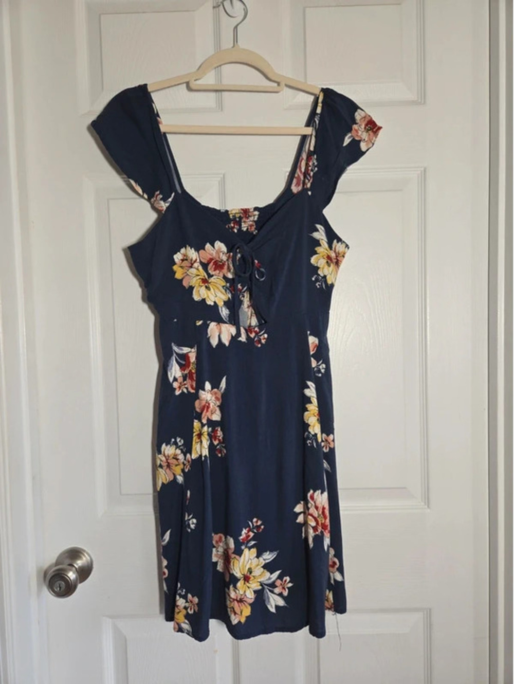 Xhileration Gray blue floral dress size medium